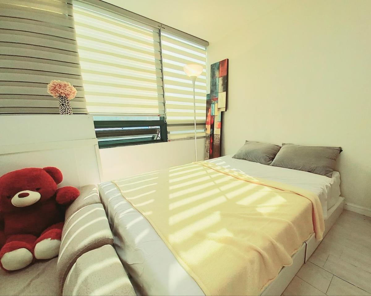 5 house with a great view and elevator access Right in front of Hongik Univ Station