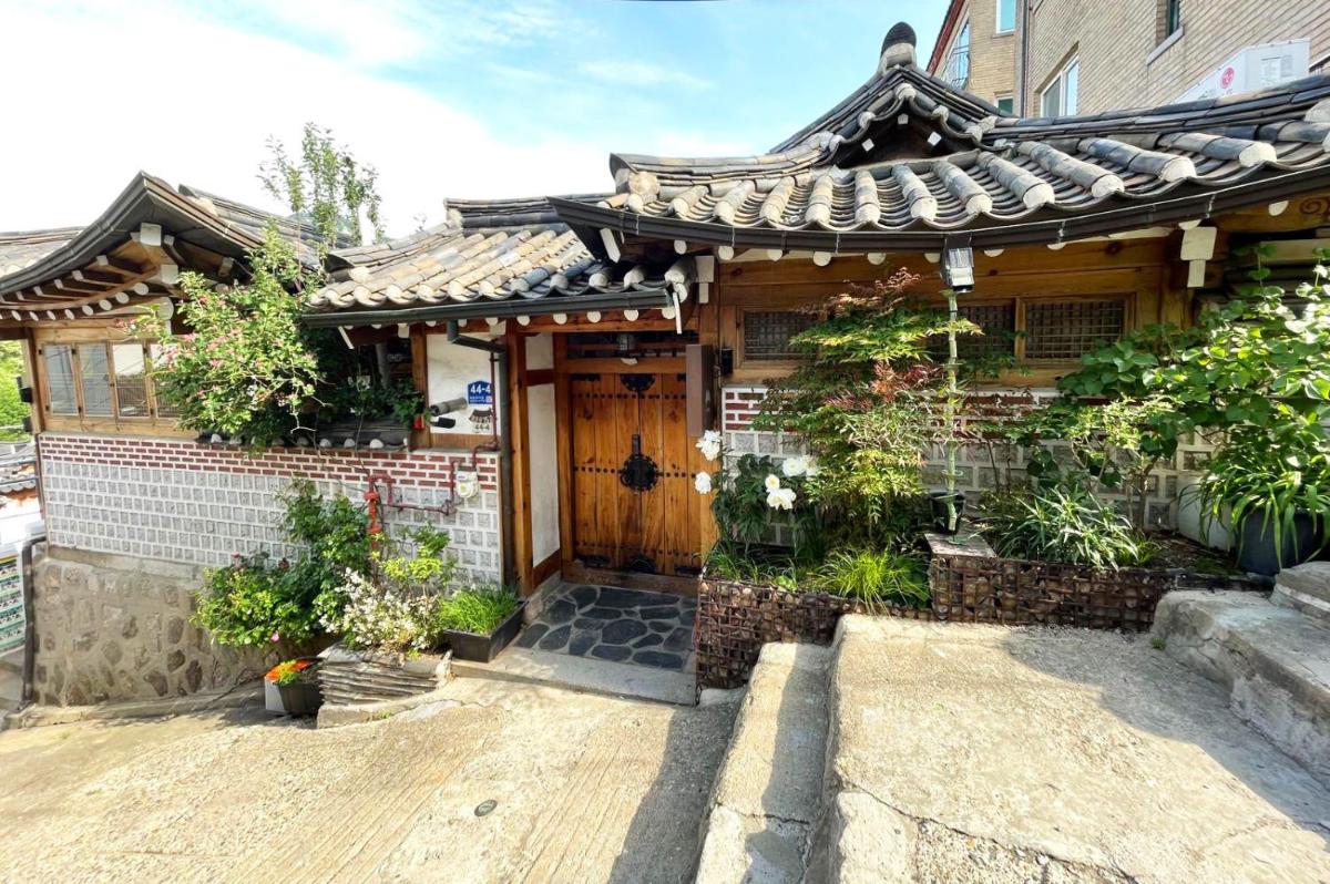 Beautiful Hanok house in city center