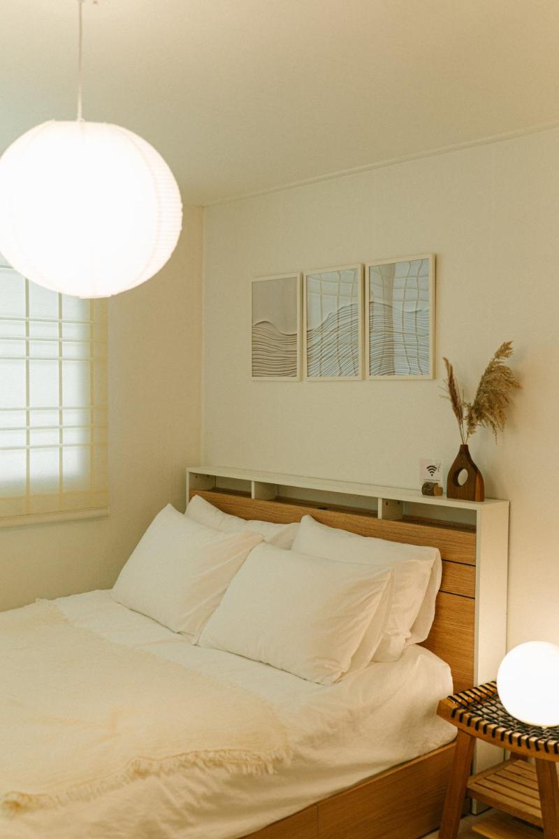 Soft Minimal 2BR Home near Dongdaemun, 2 stops to Myeongdong