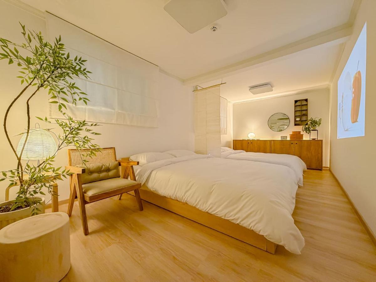 NEW Hongdae Yeonnam Cozy 2BR 5min Airport Bus
