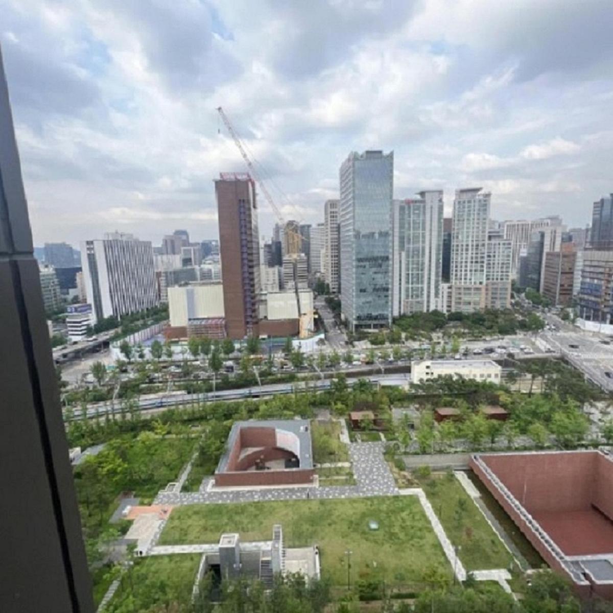 The Platinum Seoul Station - Free parking, transportation hub, Seoul Station, Chungjeongro Station, various hot places, high-rise view