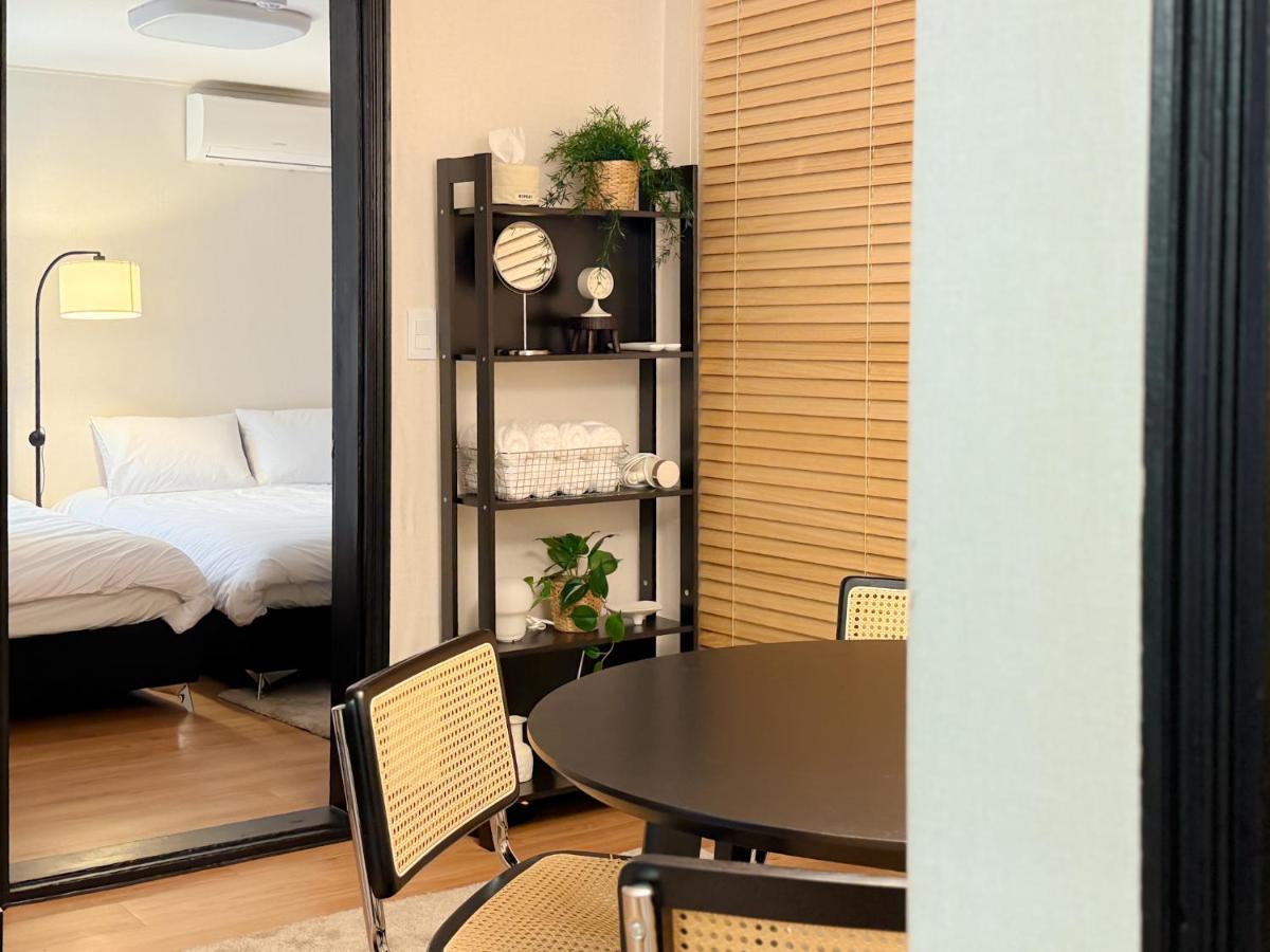 5min to Hapjeong st, Airport bus direct, Han river park, near hongdae, 3rooms