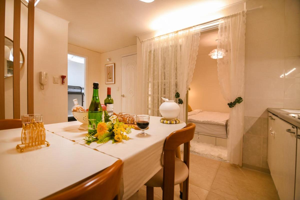 3BR Private House Hyehwa Family Stay 3 ACs Airport Taxi available