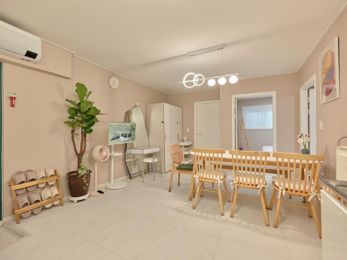 Cozy Private House near Gyeongbokgung Entire Home , StayOgoo