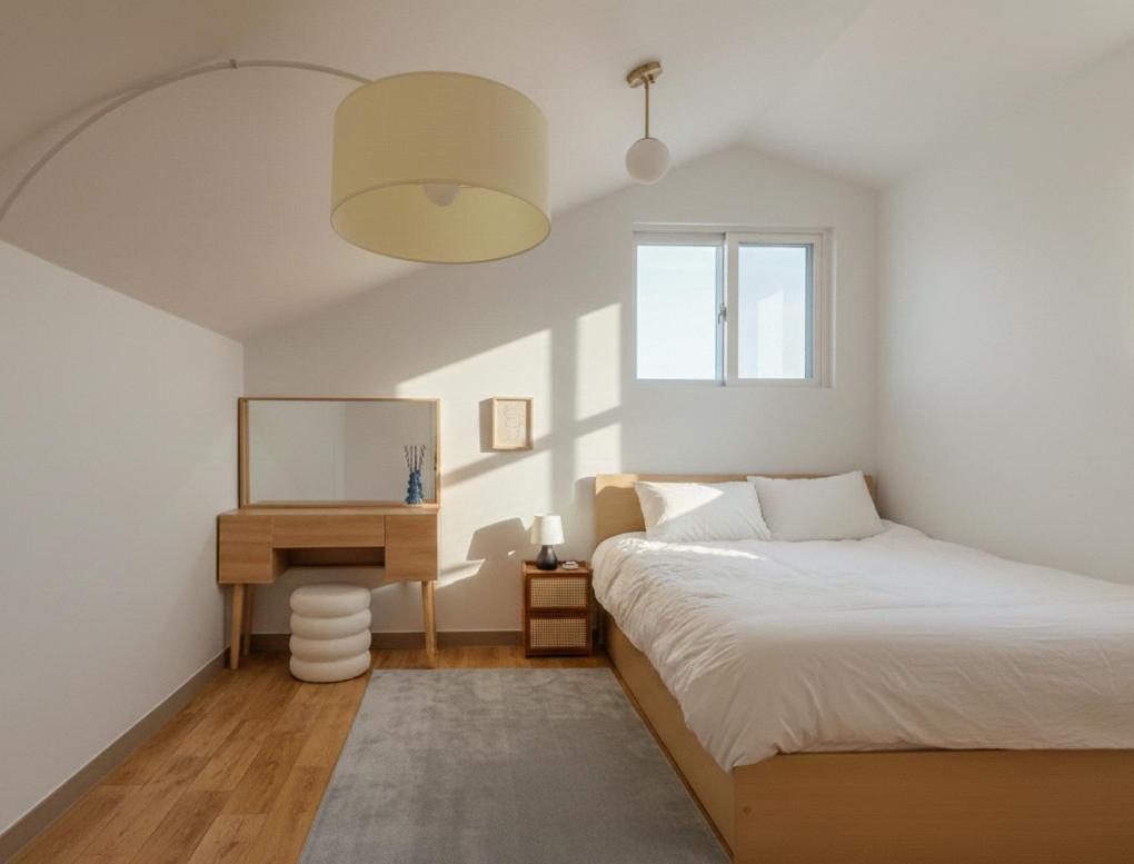 Stay DAON 10 mins to AREX Hongdae Station Private 4 Bedroom House with 4 Queen Beds